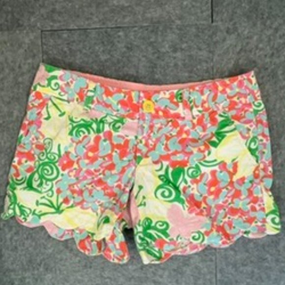 Lilly Pulitzer sz 0 Buttercup shorts with scalloped hem and floral print design - Picture 12 of 12